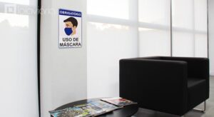 Leia mais sobre o artigo Placas e adesivos de segurança contra Covid-19