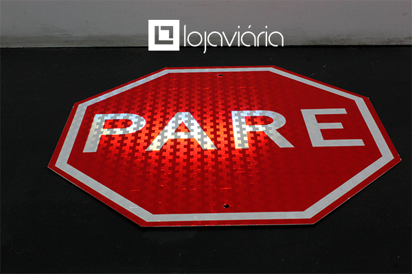 sinalizacao-vertical-itens-essencias-para-vias-privada-placa-regulamentacao-pare