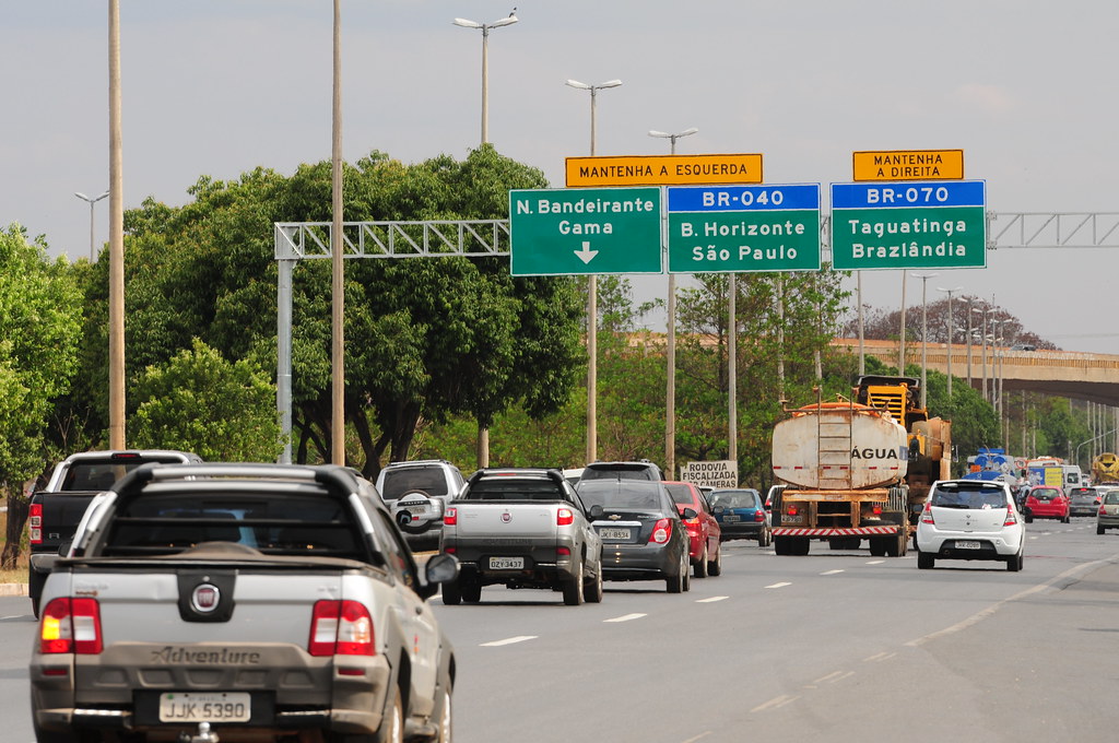 Você está visualizando atualmente Classificação por cores das placas de sinalização viária de indicação