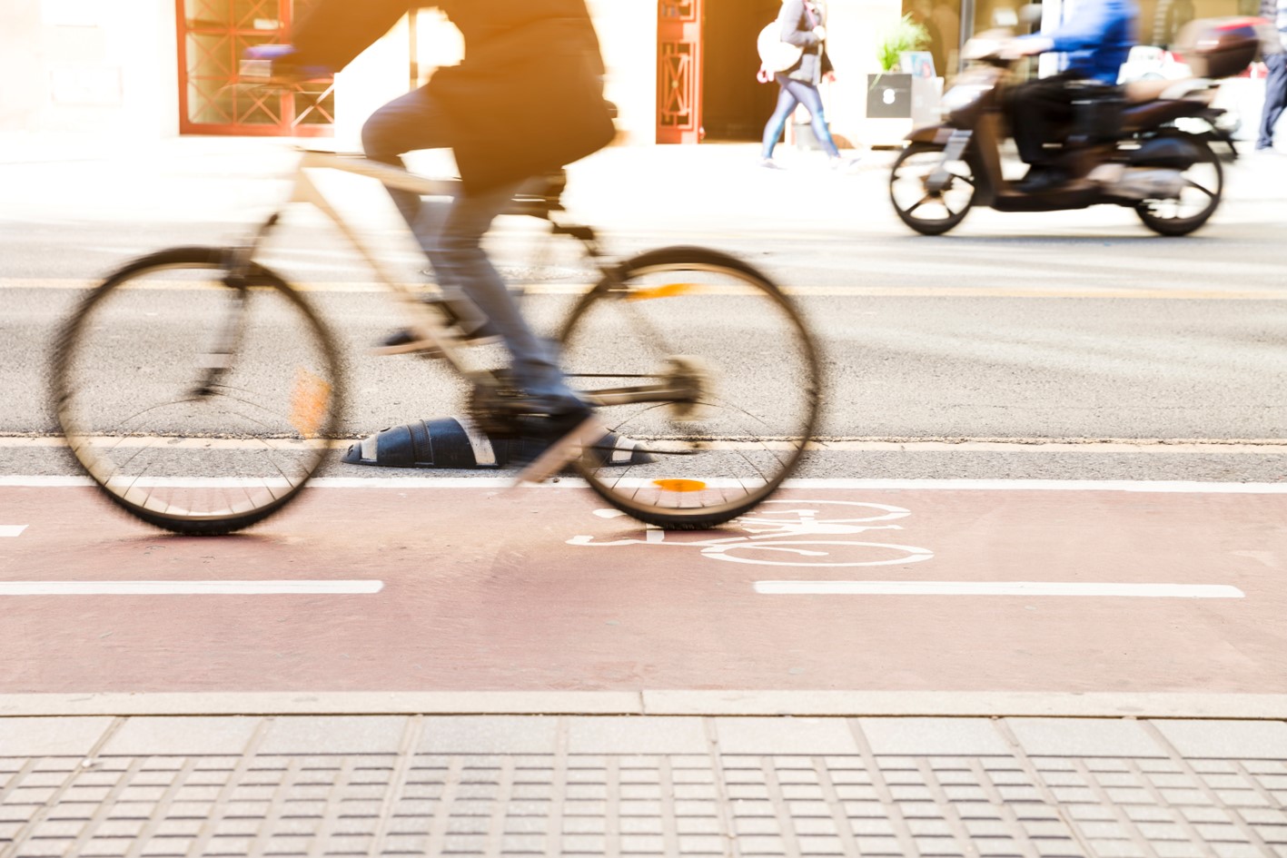 Você está visualizando atualmente Sinalização em ciclovias: como promover a mobilidade e a sustentabilidade nas cidades com placas, tintas e cones